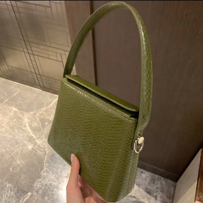 Elegant Handbag Shoulder Bag with chain 優雅手提包腋下包配銀聯